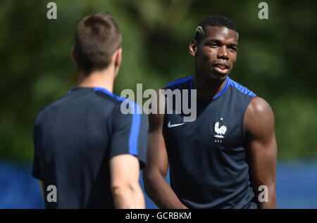 In Francia la Paul Pogba durante una sessione di formazione presso la Clairefontaine Football Academy, Clairefontaine-en-Yvelines. Foto Stock