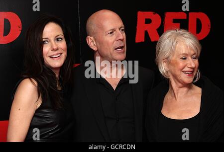 (L-R) Mary-Louise Parker, Bruce Willis e Helen Mirren arrivano per la prima britannica di Red al Royal Festival Hall di Londra. Foto Stock