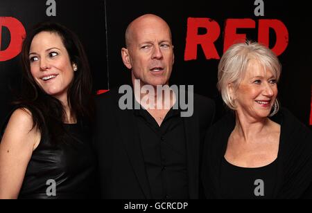 (L-R) Mary-Louise Parker, Bruce Willis e Helen Mirren arrivano per la prima britannica di Red al Royal Festival Hall di Londra. Foto Stock