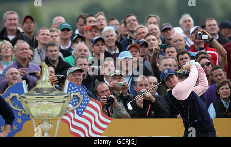 Golf - 38th Ryder Cup - Europa v USA - Practice Day Three - Celtic Manor Resort. Rory McIlory in Europa durante la pratica Foto Stock