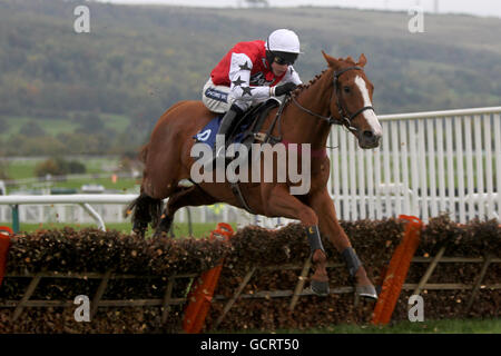 Jockey Aidan Coleman su Mannlichen durante l'uragano Lemington Maidan Foto Stock