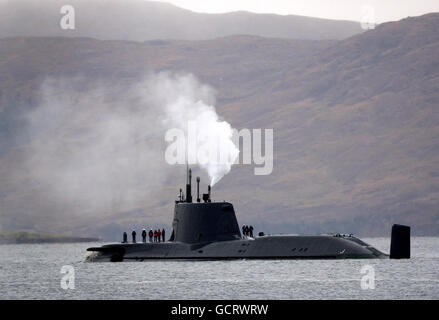 HMS Astute corre arenarsi Foto Stock