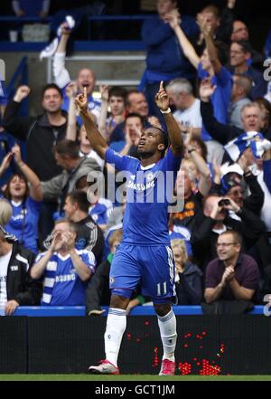 Calcio - Barclays Premier League - Chelsea / Arsenal - Stamford Bridge. Didier Drogba di Chelsea celebra il traguardo di apertura Foto Stock