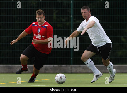 Calcio - The Golden Ball Pub v Britannia Inn - Madeley. Partite tra il Golden Ball Pub e il Britannia Inn durante una partita a 7 Foto Stock