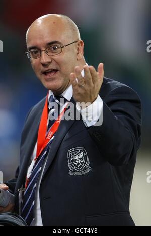 Calcio - UEFA Euro 2012 - Qualifiche - Gruppo G - Svizzera v Galles - St Jakob Park. Wales fa addetto stampa Ceri Stennett Foto Stock