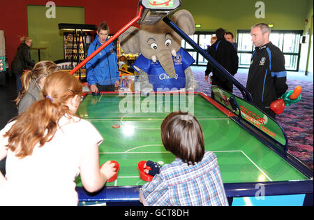 Calcio - Everton Comunità Evento di Team - Hollywood Bowl - Liverpool Foto Stock