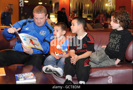 Calcio - Everton Community Team Event - Hollywood Bowl - Liverpool. L'Everton nella squadra della Comunità alla ciotola di Hollywood a Liverpool, storia tempo Foto Stock