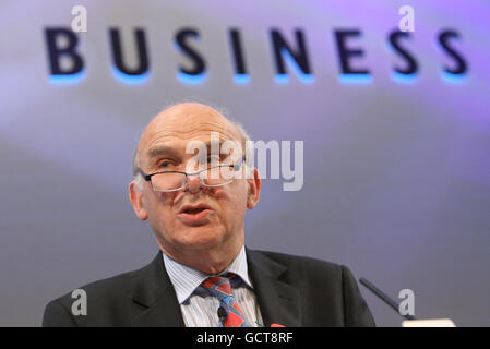 Il Business Secretary vince Cable parla alla conferenza annuale della Confederation of British Industry (CBI), all'hotel Grosvenor House, a Mayfair, nel centro di Londra. Foto Stock