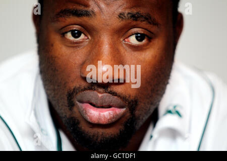 Tendai Mtawarira del Sud Africa durante la conferenza stampa all'Hilton Hotel di Cardiff. Foto Stock