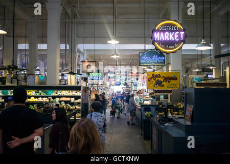 Il Grand Central Market nello storico centro cittadino di Los Angeles. Foto Stock
