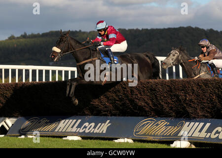 Corse di cavalli - Ippodromo di Ludlow. Jockey Johnny Inghilterra su Havenstone durante l'Amateur jockeys Association Amateur Riders' handicap Chase Foto Stock