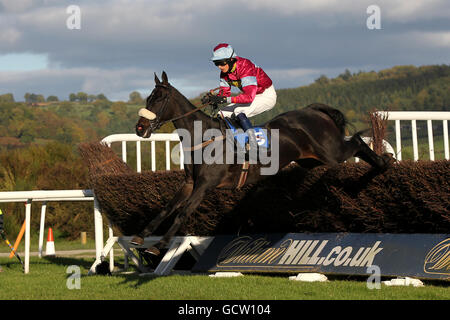 Jockey Johnny England su Havenstone durante la Amateur Jockeys Association Inseguimento handicap dei piloti dilettanti Foto Stock