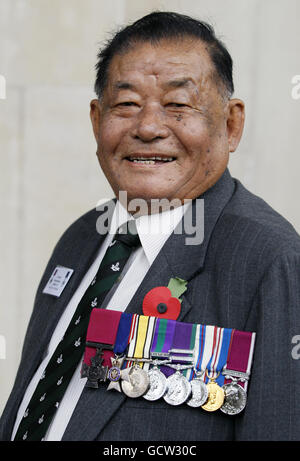 Capitano Rambahadur Limbu un titolare della medaglia Victoria Cross arriva per un Servizio per la Victoria Cross e la George Cross Association Reunion a St Martin-in-the-Fields, a Londra. Foto Stock