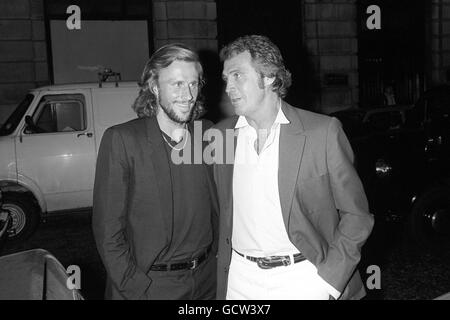 Il tennista svedese Bjorn Borg, a sinistra, e l'attore americano Lee Majors arrivano a una festa data da Michael Caine Foto Stock