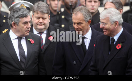 Ex primi ministri Gordon Brown, Tony Blair e John Major alla cerimonia della domenica della memoria al Cenotaph, Whitehall, Londra. Foto Stock