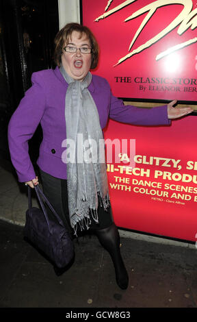 Susan Boyle arriva all'Aldwych Theatre di Londra per vedere Dirty Dancing. Foto Stock