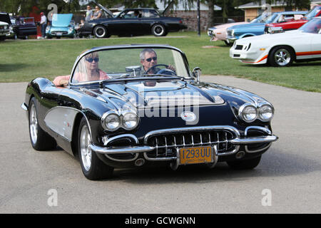 Auto- 1960 Chevrolet Corvette. Nero. Convertibile. Popcorn Beavercreek Festival. Beavercreek, Dayton, Ohio, Stati Uniti d'America. 1293UU Foto Stock