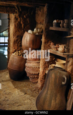 Periodo Neolitico. 5500-4000 A.C. Spagna. La Catalogna. Casa. Camera. all'interno. La riproduzione Foto Stock