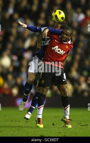 Barry Ferguson di Birmingham (a sinistra) e Oliveira Anderson di Manchester United combatti per la palla Foto Stock