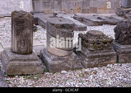 Rovine di Curtea Veche ( la vecchia corte principesca) costruito come un palazzo o di residenza durante la regola di Vlad III Dracula nel 1459 nel quartiere storico della città vecchia di Bucarest Romania Foto Stock