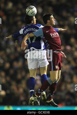 Calcio - Carling Cup - Quarter Final - Birmingham City / Aston Villa - St Andrews' Stadium. Ciaran Clark di Aston Villa e Barry Ferguson di Birmingham (a sinistra) lottano per la palla Foto Stock