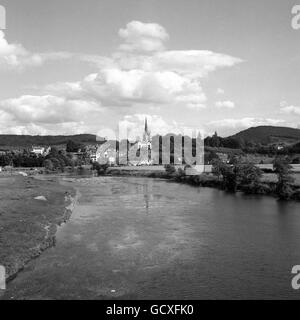 Edifici e monumenti - Ross-on-Wye. Vista dal Ponte Bridstow della Chiesa di Santa Maria a Ross-on-Wye, Herefordshire. Foto Stock