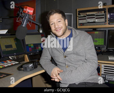 Il vincitore di X Factor Matt cardle visita Heart FM presso i Global radio Studios nel centro di Londra. Foto Stock