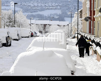 Le strade intorno a Newcastle sono state bloccate da neve profonda oggi dopo un'altra notte di nevicate pesanti. Foto Stock