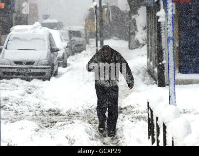 Le strade intorno a Newcastle sono state bloccate da neve profonda oggi dopo un'altra notte di nevicate pesanti. Foto Stock