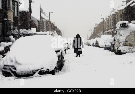 Le strade intorno a Newcastle sono state bloccate da neve profonda oggi dopo un'altra notte di nevicate pesanti. Foto Stock