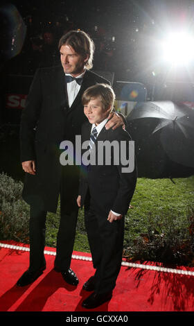 David Beckham e suo figlio Brooklyn arrivano a A Night of Heroes: The Sun Military Awards, all'Imperial War Museum, a Kennington, a sud di Londra. Foto Stock