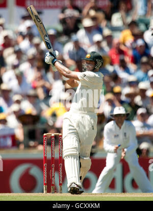 Cricket - Serie 2010 ceneri - terzo Test Match - Day One - Australia / Inghilterra - The WACA. Michael Hussey australiano si è impresso durante la terza partita di prova delle ceneri al WACA di Perth, Australia. Foto Stock