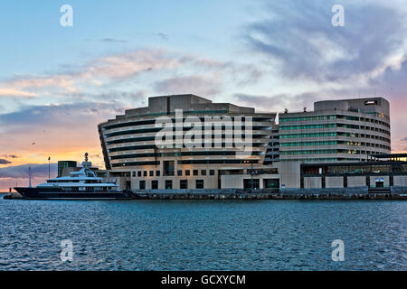 World Trade Center dal centro commerciale Maremagnum, Port Vell, porto, Ciutat Vella, Barcelona, Spagna, Europa Foto Stock