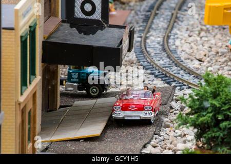 Scala in miniatura modellino ferroviario sul display a Buffalo and Erie County Botanical Gardens in Buffalo New York Foto Stock