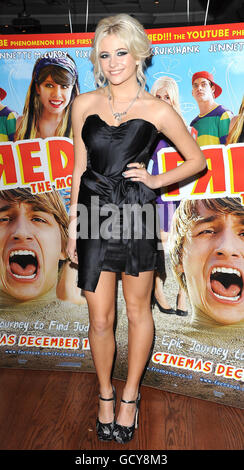 La cantante Pixie Lott frequenta la prima del film Fred: The Movie al cinema VUE a Leicester Square a Londra. Foto Stock