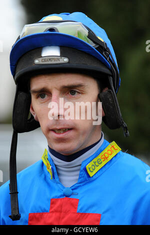 Corse ippiche - Caccia Nazionale - Lingfield Park. Jockey Leighton Aspell Foto Stock