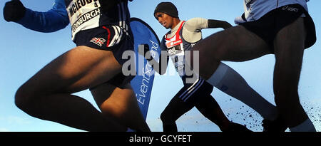 Vincitore della gara Mo Farah, durante il Mens International Team Challenge 8k&amp; gara Interdistrettuale scozzese durante la BuPA Great Winter Run di Edimburgo. Foto Stock