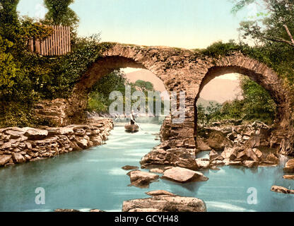 Il vecchio ponte di stramazzo, Killarney, County Kerry, Irlanda, circa 1900 Foto Stock