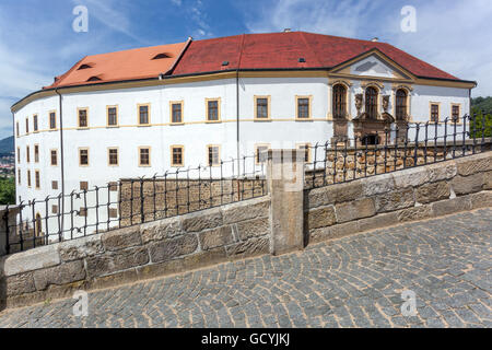 Decin castello barocco che arriva al cancello, Boemia del Nord, Decin Repubblica Ceca Foto Stock