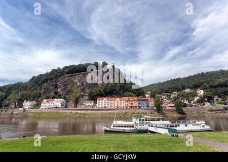 Decin Pastyrska Stena, parete del Pastore attraverso il fiume Elba Decin Repubblica Ceca Foto Stock