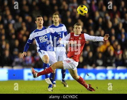 Calcio - Barclays Premier League - Birmingham City / Arsenal - St Andrew's. Arsenal's Jack Wilshere (a destra) tenta di bloccare un passaggio dal Barry Ferguson di Birmingham (a sinistra) Foto Stock