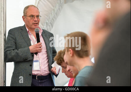 David Landsman, Direttore di Tata Ltd a NACUE panel di discussione sui giovani lo spirito imprenditoriale e l'innovazione a Hay Festival 2016 Foto Stock