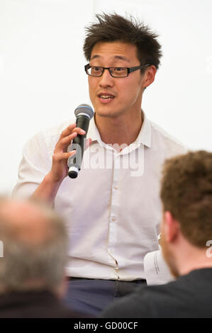 Johnny Luk di NACUE a NACUE panel di discussione sui giovani lo spirito imprenditoriale e l'innovazione a Hay Festival 2016 Foto Stock