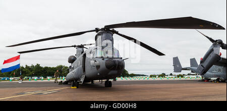 Royal Netherlands Air Force CH-47 Chinook raffigurato all'2016 Royal International Air Tattoo. Foto Stock