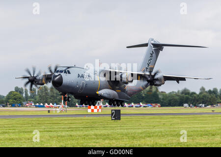 A400M Atlas Entra in terreno raffigurato all'2016 Royal International Air Tattoo. Foto Stock