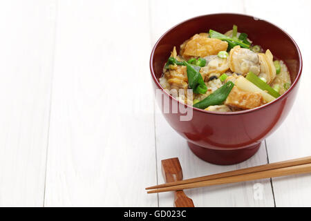 Fukagawadon, gusto di miso bollito lentamente le vongole ciotola di riso, giapponese del cibo tradizionale Foto Stock