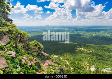 Mt. Popa, Birmania panorama da Taung Kalat. Foto Stock