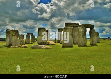 Stonehenge contro le nubi Foto Stock