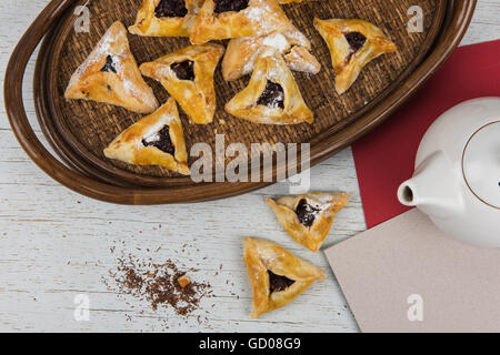 Il tè, ciambelle con marmellata Foto Stock