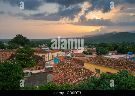 Il sole tramonta sui tetti di Trinidad, Cuba. Foto Stock